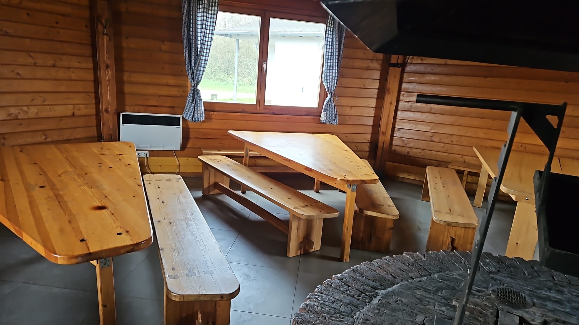 Grillh&uuml;tte Innenansicht